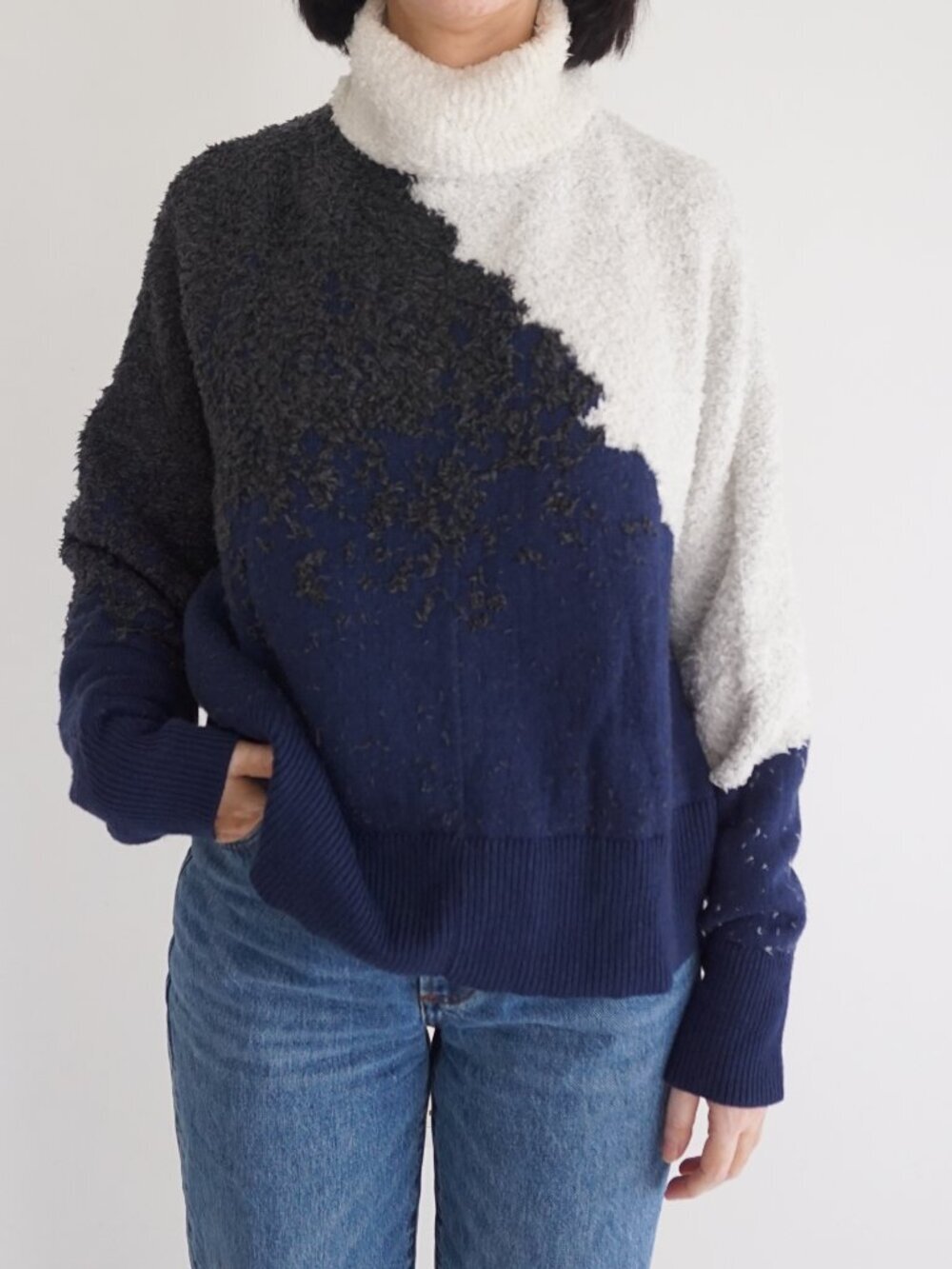 Lululemon Navy Cream Colorblock Boucle Turtleneck Cozy Lounge Knit Sweater 8